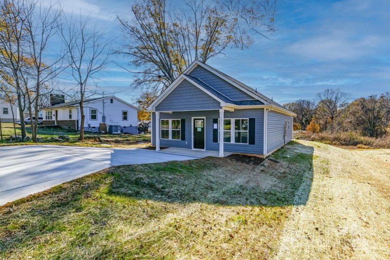 Property image 2 at 1711 Pope Avenue, Gastonia, NC 28052