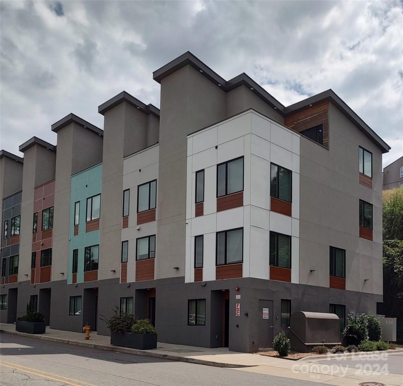 231 Short Coxe Avenue