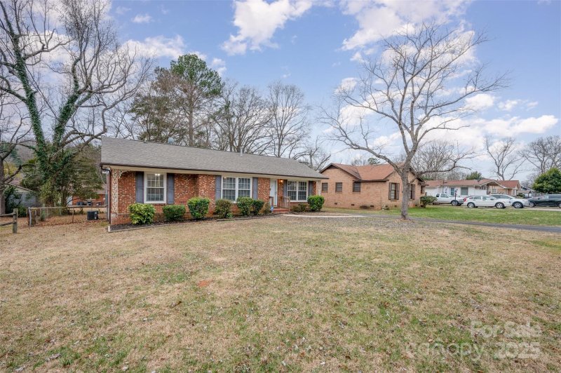 Property image 2 of 4201 Westridge Drive in Westchester, Charlotte, NC 28208