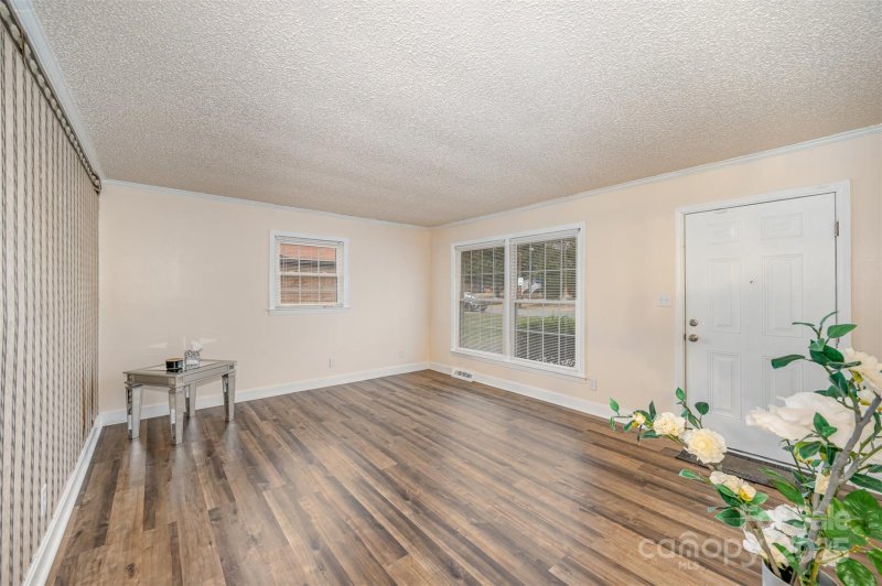 Property image 5 of 4201 Westridge Drive in Westchester, Charlotte, NC 28208