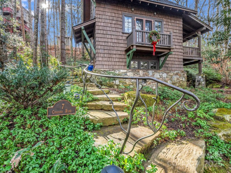 Property image 3 at 7 Chaucer Road, Black Mountain, NC 28711