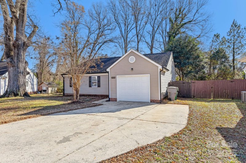 Property image 2 at 3436 Covington Oaks Drive, Charlotte, NC 28205