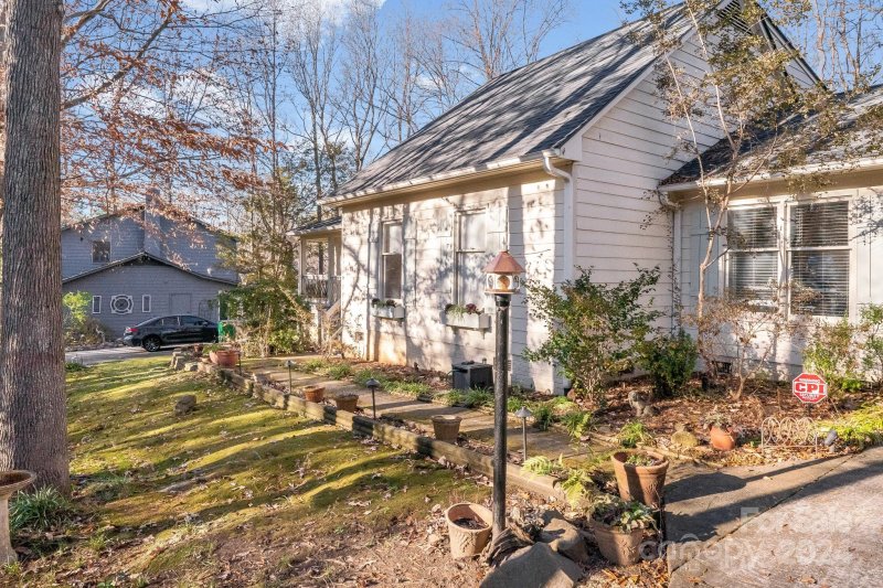 Property image 4 at 939 Autumnwood Lane, Charlotte, NC 28213