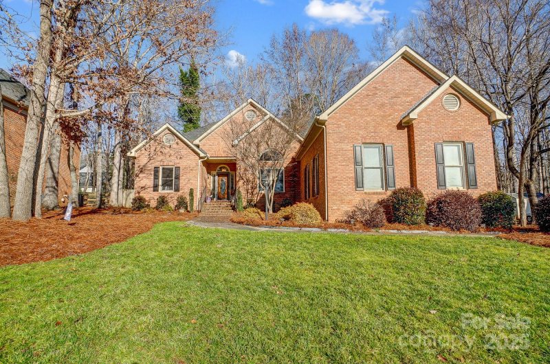 952 Hummingbird Lane