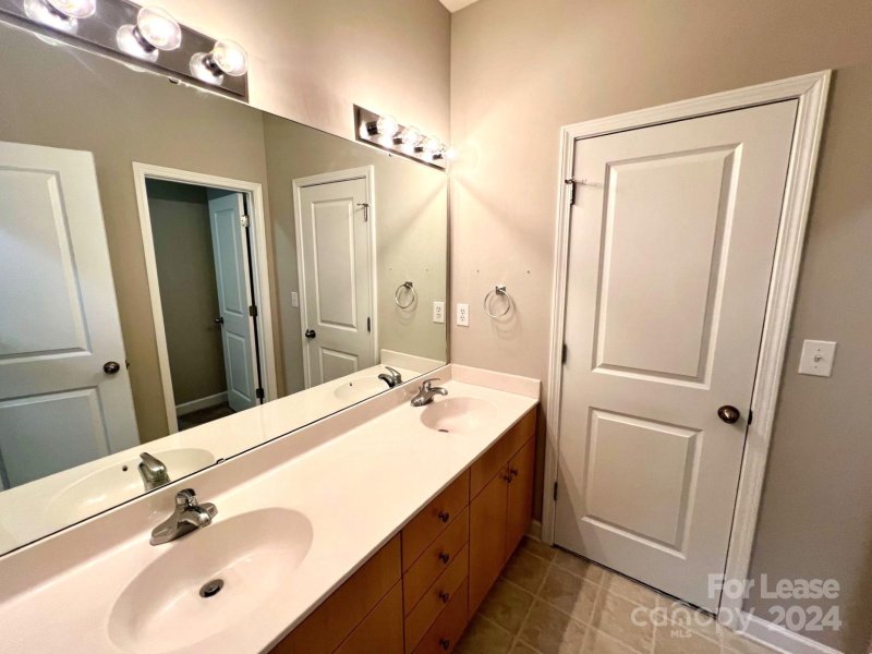 Property image 4 at 2018 Cambridge Beltway Drive, Charlotte, NC 28273