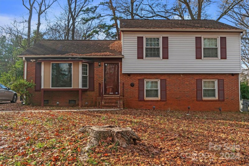 Property image 4 at 6212 Snowcrest Court, Charlotte, NC 28212