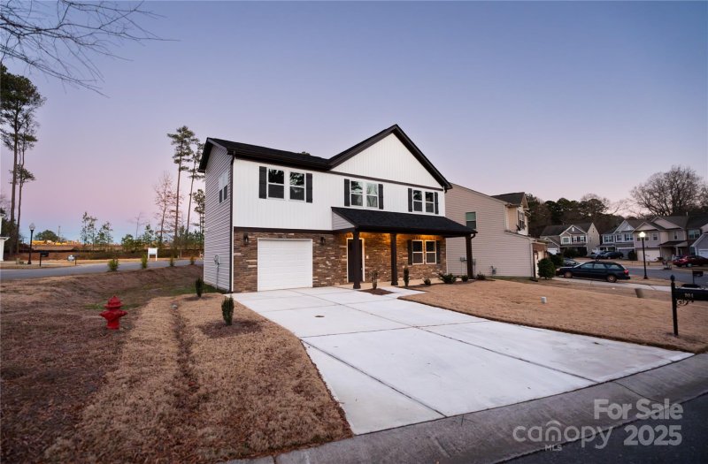 Property image 2 at 904 Harbor Islands Court, Gastonia, NC 28056