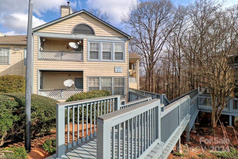 8121 E Tremaine Court