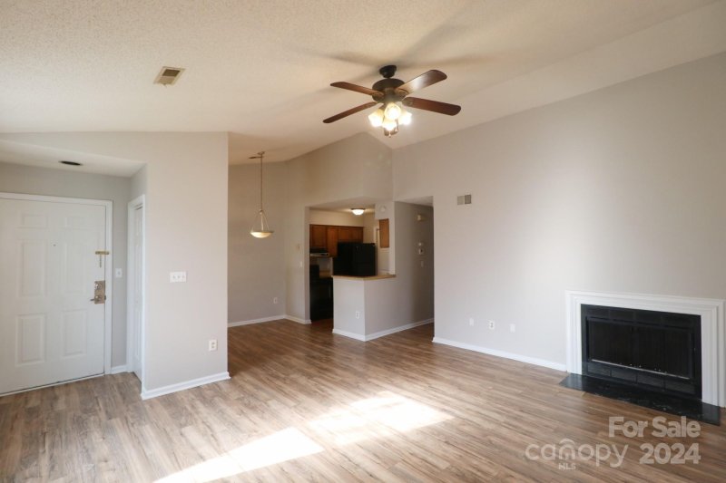 Property image 3 at 8121 E Tremaine Court, Charlotte, NC 28227