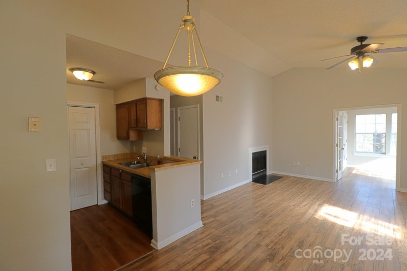 Property image 5 at 8121 E Tremaine Court, Charlotte, NC 28227