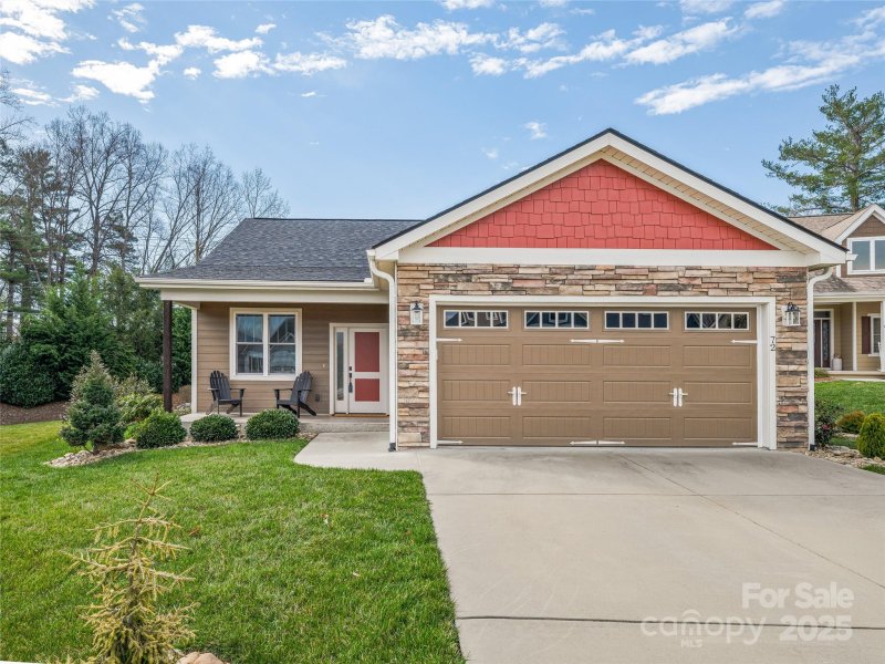 Property image 2 at 72 S Anvil Avenue, Hendersonville, NC 28792