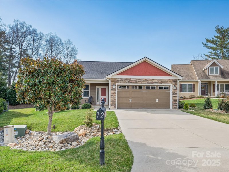 Property image 3 at 72 S Anvil Avenue, Hendersonville, NC 28792