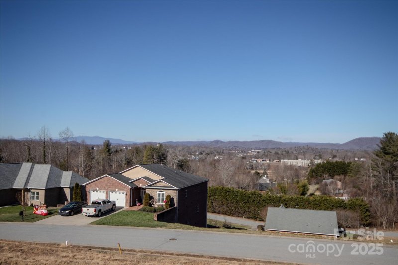 Property image 4 of 405 Whitmore Street in Huntington Woods North, Lenoir, NC 28645