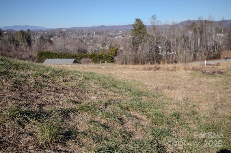 Property image 4 of 409 Whitmore Street in Huntington Woods North, Lenoir, NC 28645