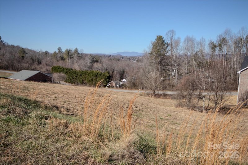 Property image 4 of 414 Whitmore Street in Huntington Woods North, Lenoir, NC 28645