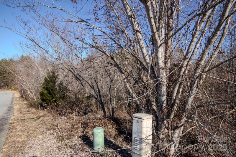 Property image 3 of 706 Chatsworth Circle in Huntington Woods North, Lenoir, NC 28645