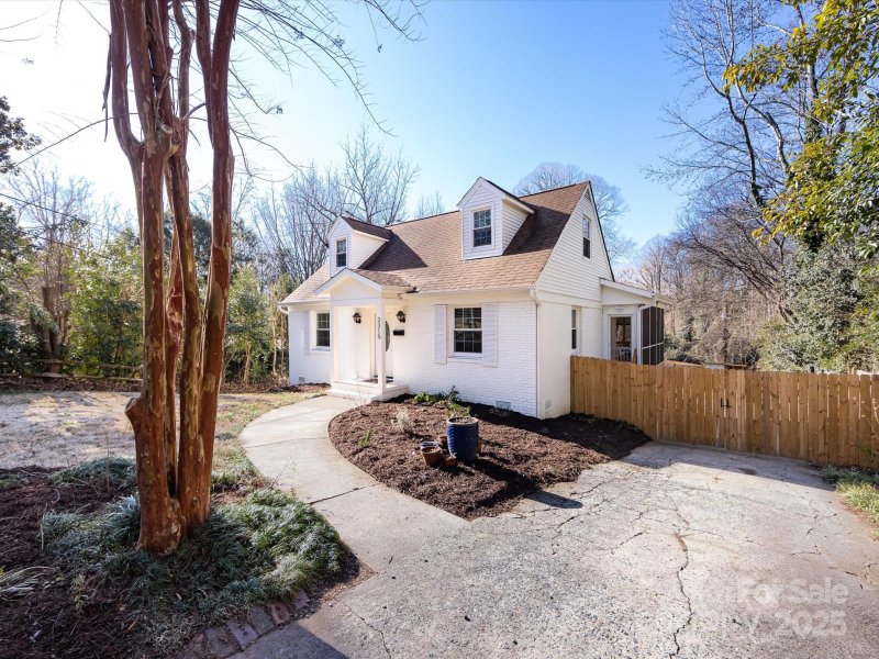 Property image 4 at 3315 Eastwood Drive, Charlotte, NC 28205