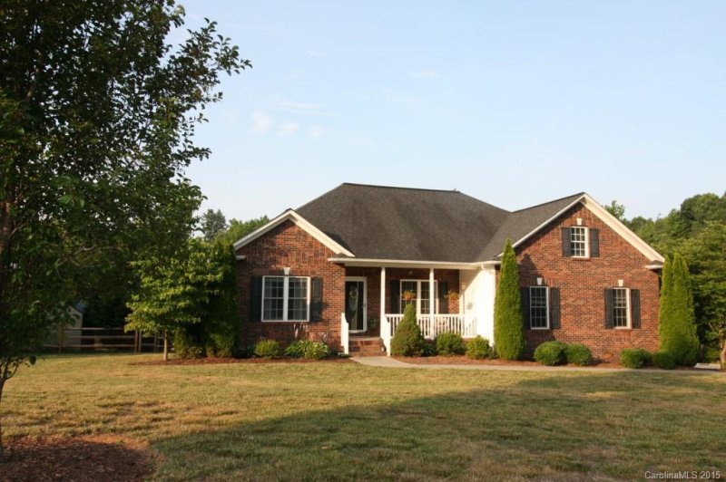 Property image 2 at 2005 Alton Court, Lowell, NC 28098