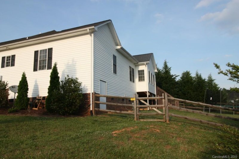 Property image 3 at 2005 Alton Court, Lowell, NC 28098