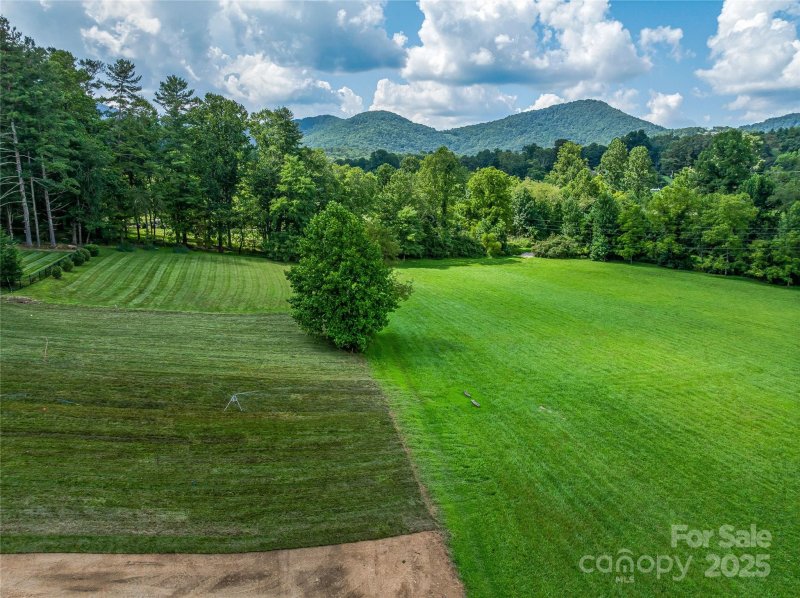 Property image 5 of 37 Bear Flower Trail in The Cliffs At Walnut Cove, Arden, NC 28704