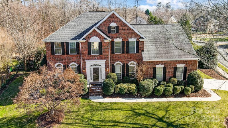 Property image 2 at 2202 Mt Isle Harbor Drive, Charlotte, NC 28214