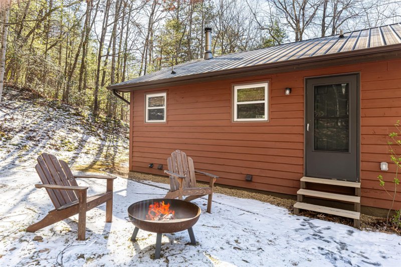 Property image 2 at 516 Betsy Ross Lane, Asheville, NC 28805