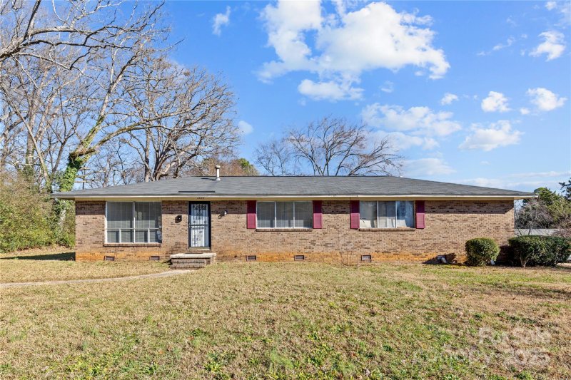 Property image 3 at 4901 Malibu Drive, Charlotte, NC 28215