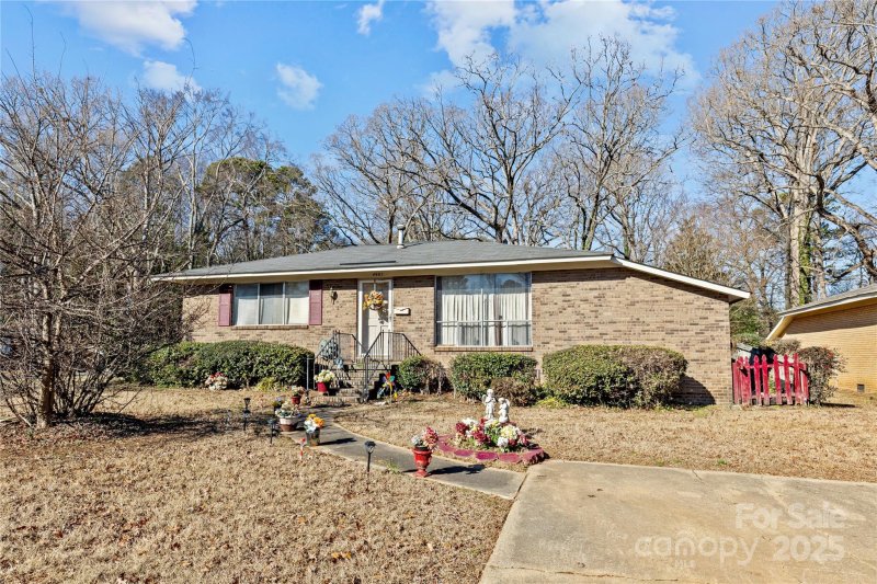 Property image 4 at 4901 Malibu Drive, Charlotte, NC 28215