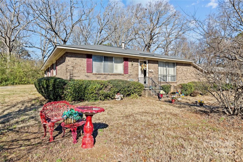 Property image 5 at 4901 Malibu Drive, Charlotte, NC 28215