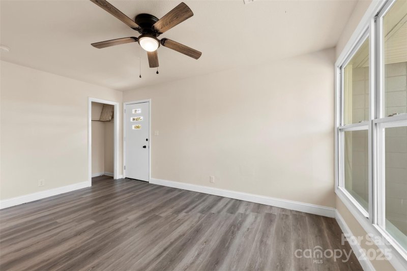 Property image 3 at 5528 Queen Anne Road, Charlotte, NC 28217