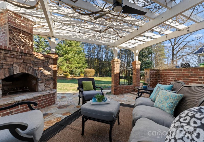 Property image 3 at 5401 Sunningdale Drive, Charlotte, NC 28277