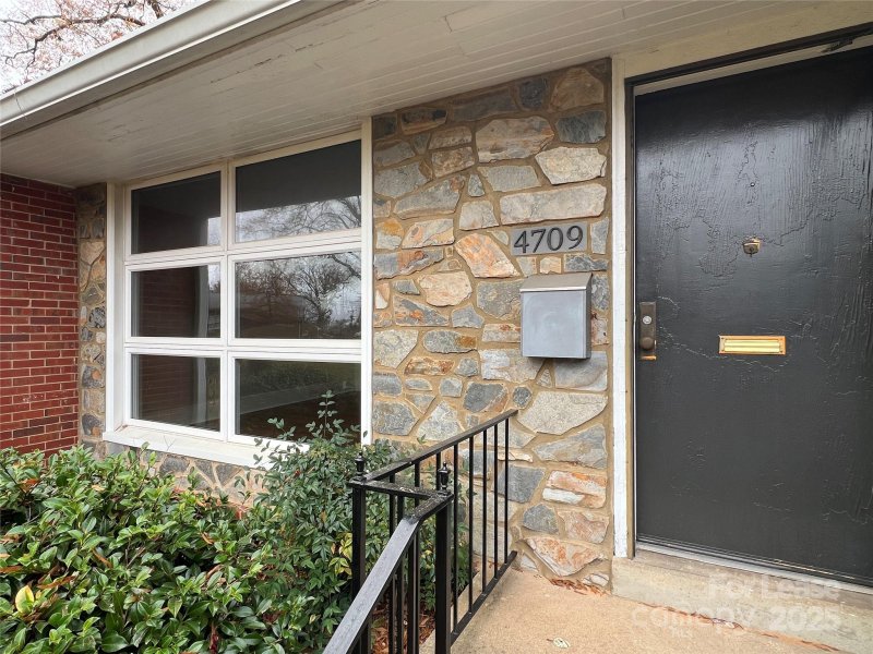 Property image 2 at 4709 Woodlark Lane, Charlotte, NC 28211