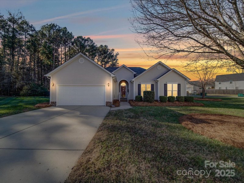 537 Scarlet Leaf Lane