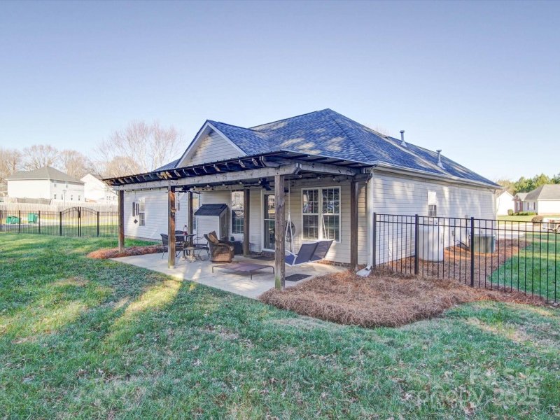 Property image 5 at 537 Scarlet Leaf Lane, Oakboro, NC 28129