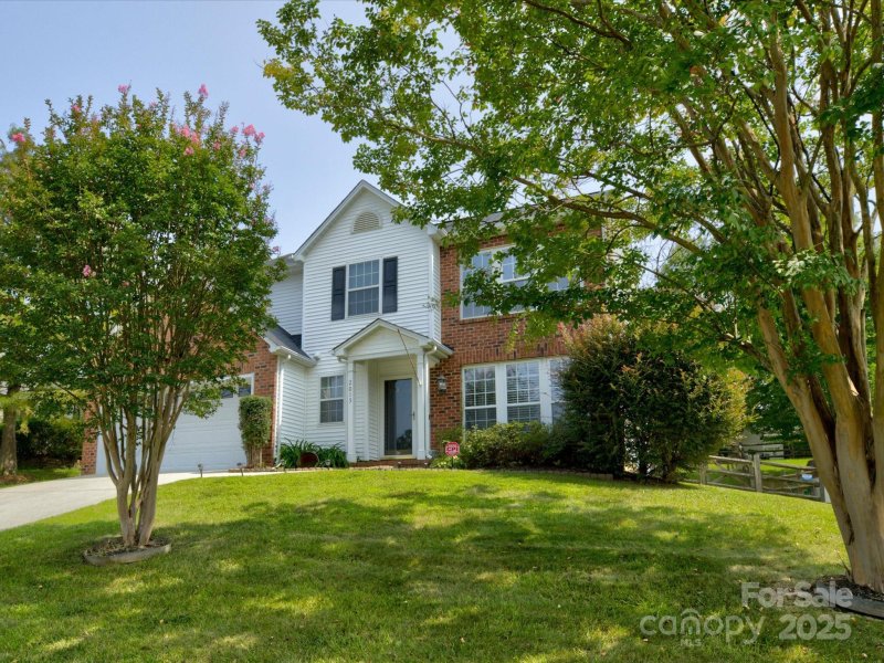 Property image 2 at 2015 Mallard Pine Court, Charlotte, NC 28262