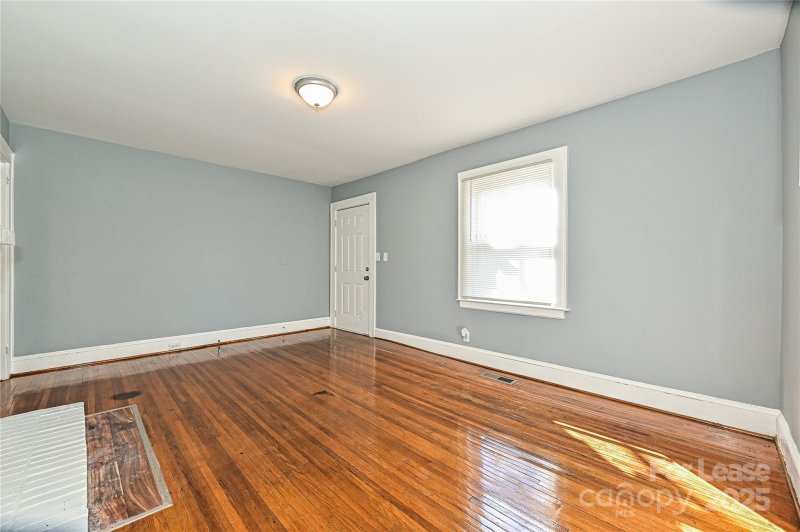 Property image 4 at 2948 Dogwood Avenue, Charlotte, NC 28206