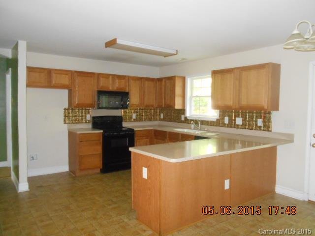 Property image 2 at 2016 Forget Me Not Lane, Wingate, NC 28174