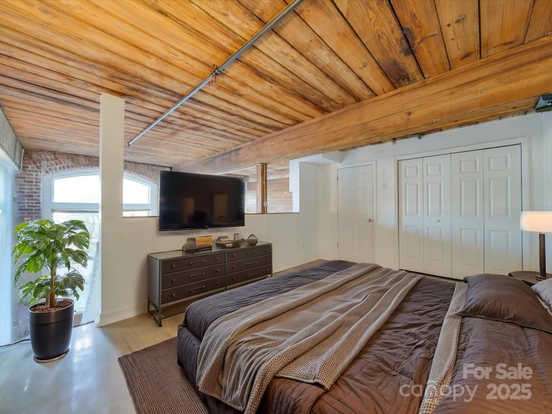 Property image 2 at 201 S Hoskins Road, Charlotte, NC 28208