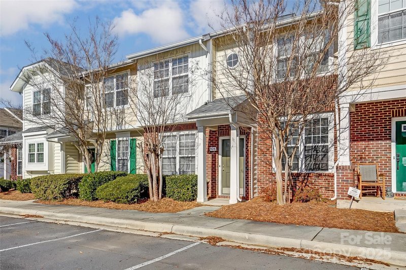 928 Azurine Circle