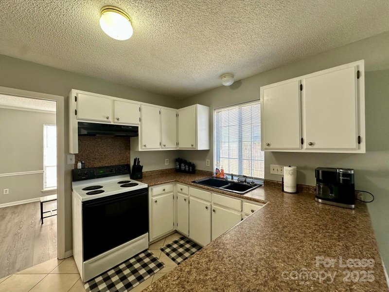 Property image 3 at 9501 Pondside Lane, Charlotte, NC 28213