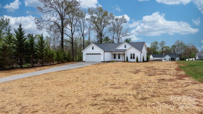 Property image 2 at 9062 Mccray Farms Drive, Hickory, NC 28601