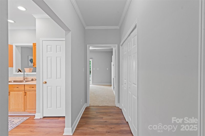 Oak Hill Village, Charlotte Community