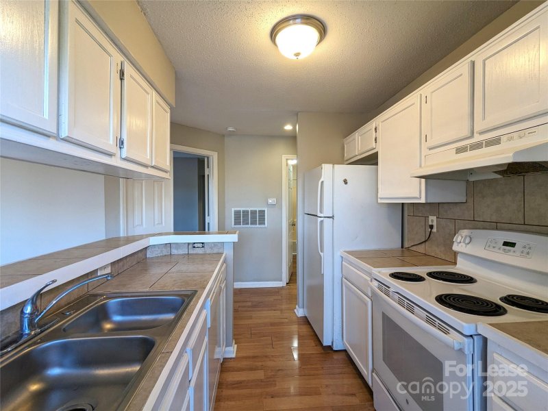 Property image 5 at 8137 Cedar Glen Drive, Charlotte, NC 28212