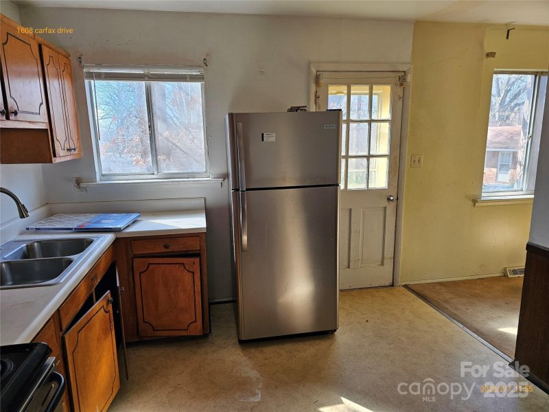 Property image 5 at 1608 Carfax Drive, Charlotte, NC 28216