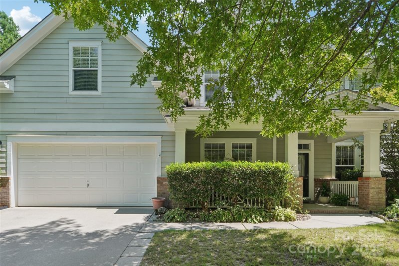 Property image 3 of 8814 Beaver Creek Drive in Prosperity Village, Charlotte, NC 28269