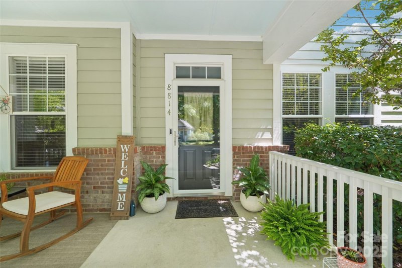 Property image 4 of 8814 Beaver Creek Drive in Prosperity Village, Charlotte, NC 28269