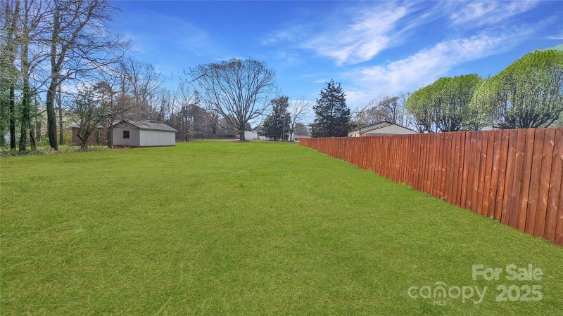 Property image 4 of 604 Touch Me Not Lane in Cedar Grove Park, Charlotte, NC 28216
