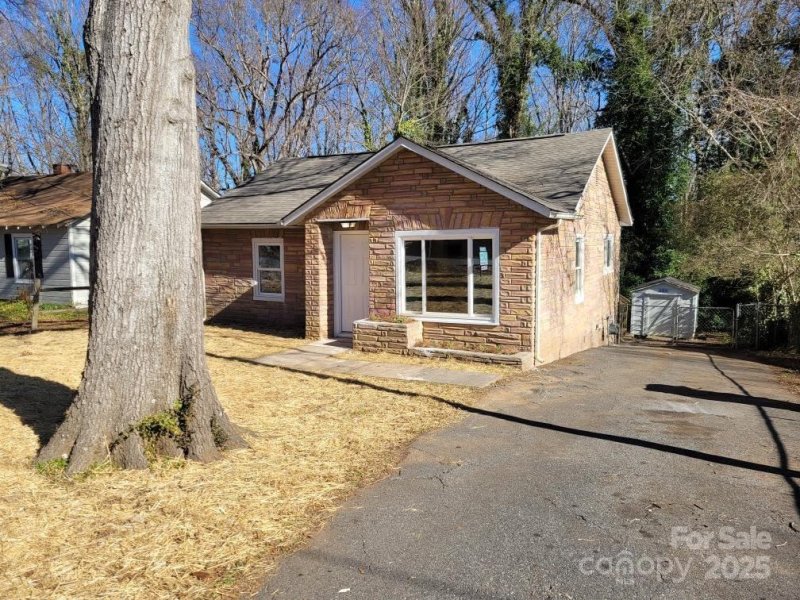 Property image 4 of 1116 East Drive in Linwood Park, Gastonia, NC 28052