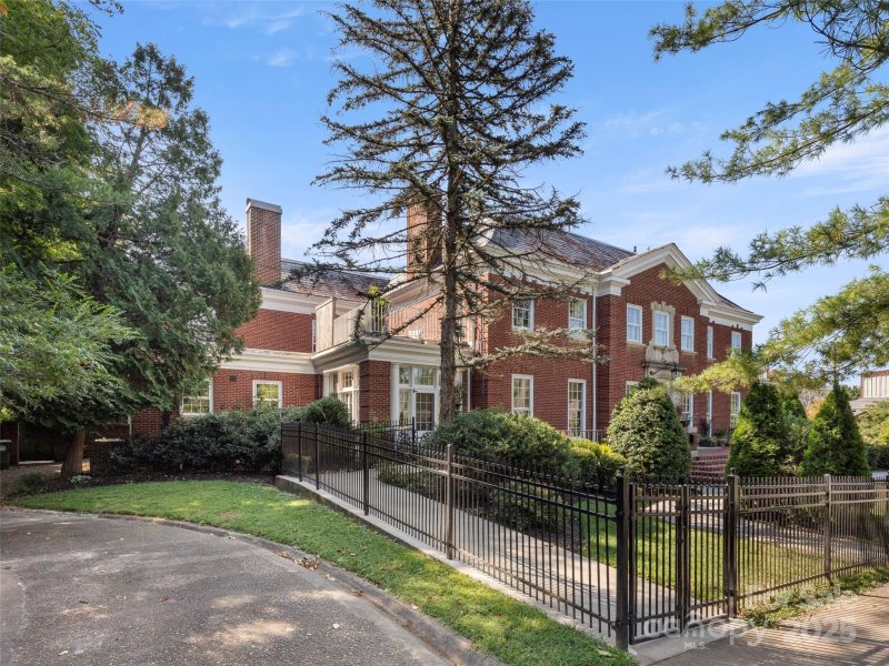 Property image 3 of 1 Sunset Parkway in Grove Park, Asheville, NC 28801