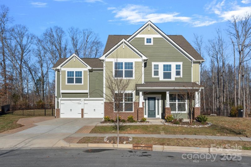 Property image 2 at 15725 Queens Trail Drive, Davidson, NC 28036